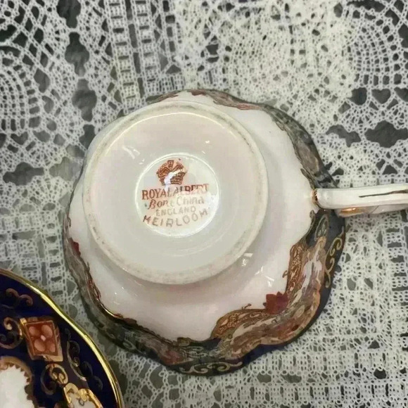 Royal Albert Heirloom Footed Cup &
Saucer england - Picture 7 of 16